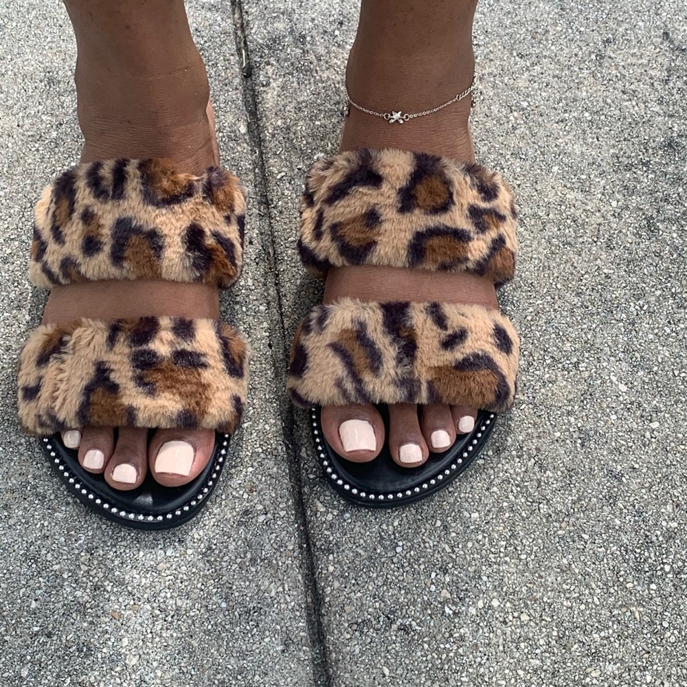 Fur sandal